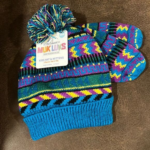 NWT mukluks hat/gloves set - Picture 1 of 2